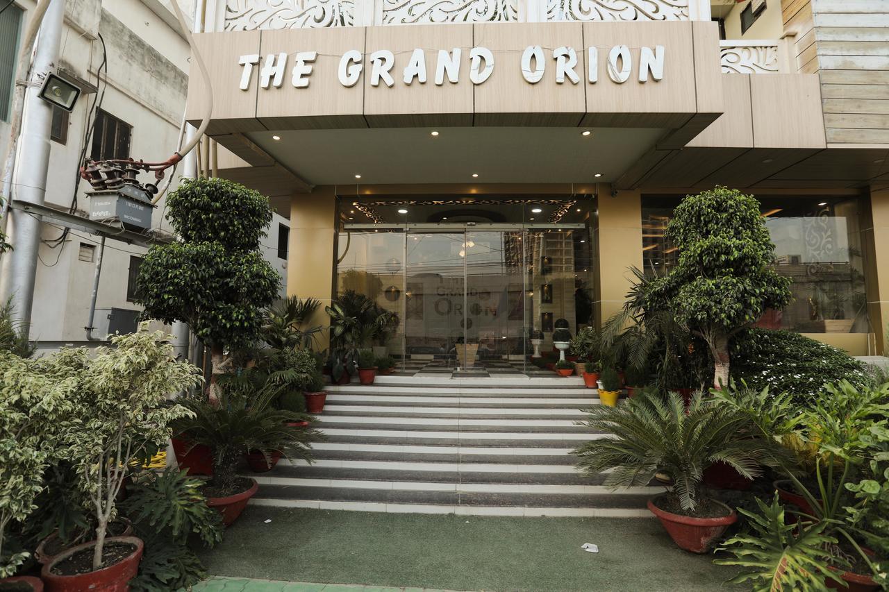 Готель The Grand Orion Chinhat Екстер'єр фото